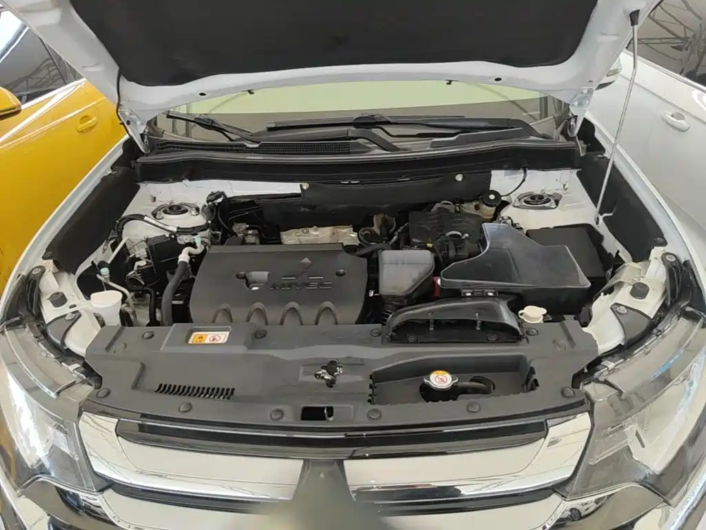 Mitsubishi Outlander — миниатюра 20