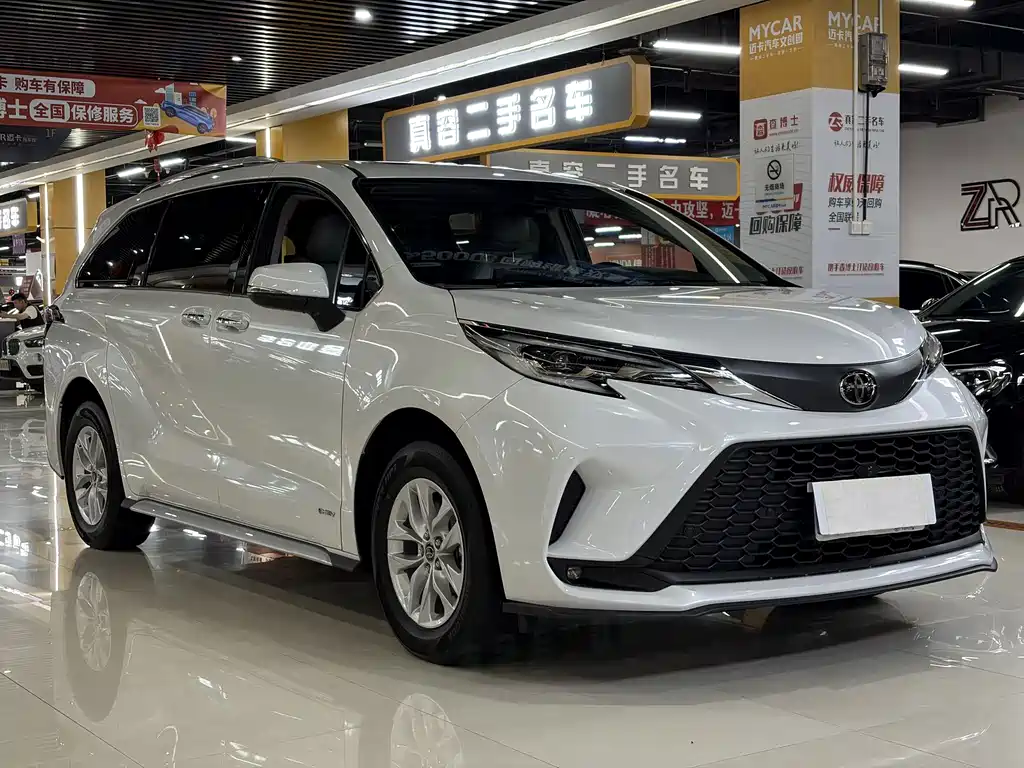 Toyota Granvia — миниатюра 3