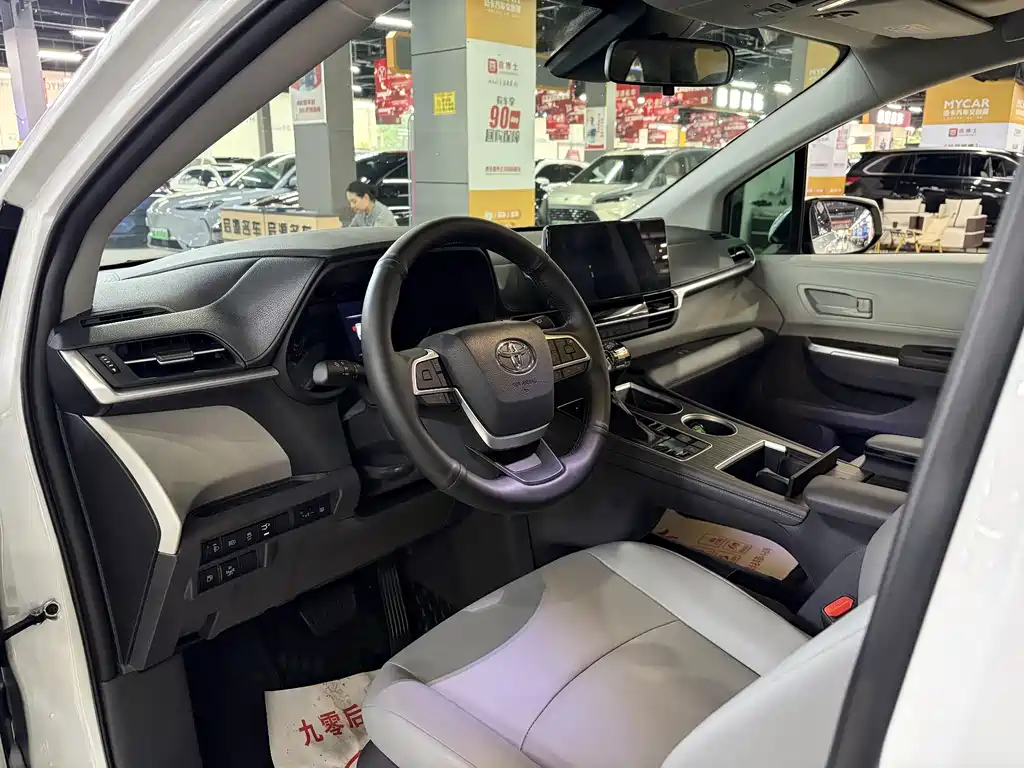 Toyota Granvia — миниатюра 10