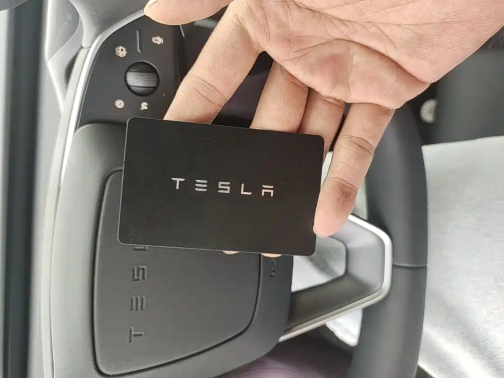 Tesla Model 3 — миниатюра 9