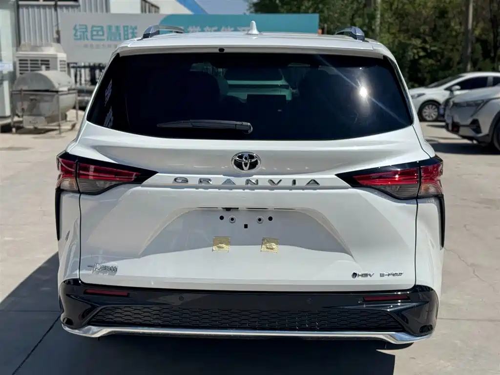 Toyota Granvia 2026 2.5L Luxury PLUS