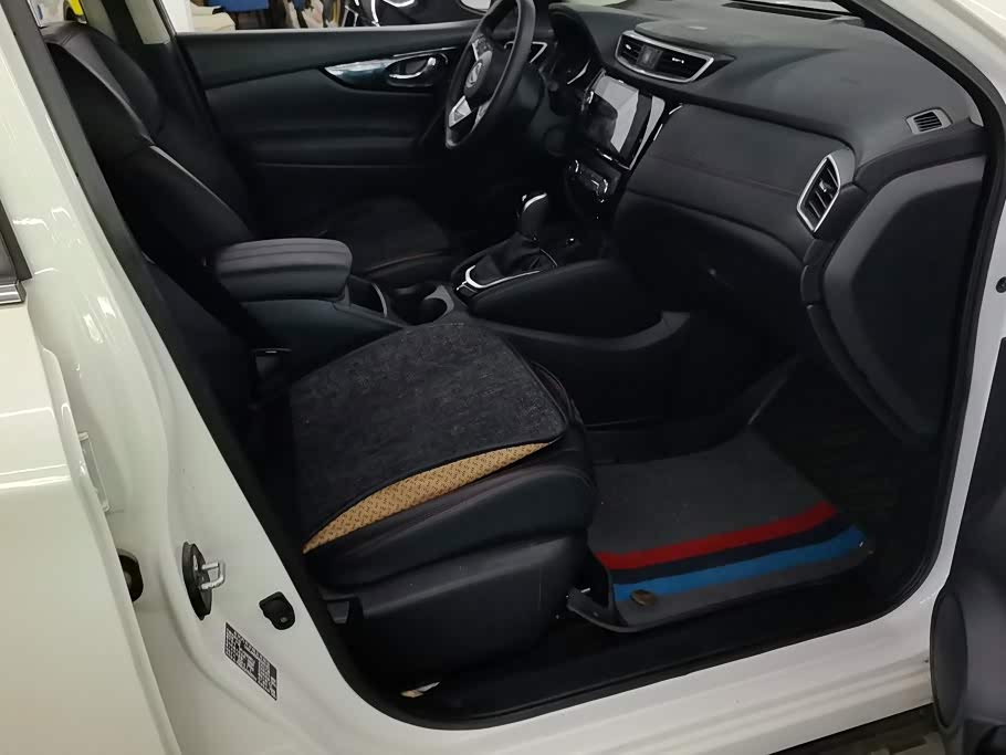 Nissan Qashqai 2.0 л 2024 г. Белый, пробег 16900 км