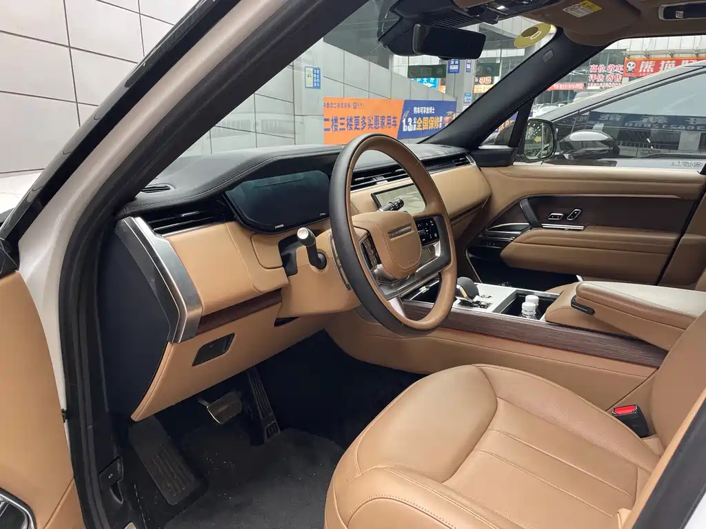 Land Rover Range Rover 2024 3.0 L6 400PS Long Wheelbase