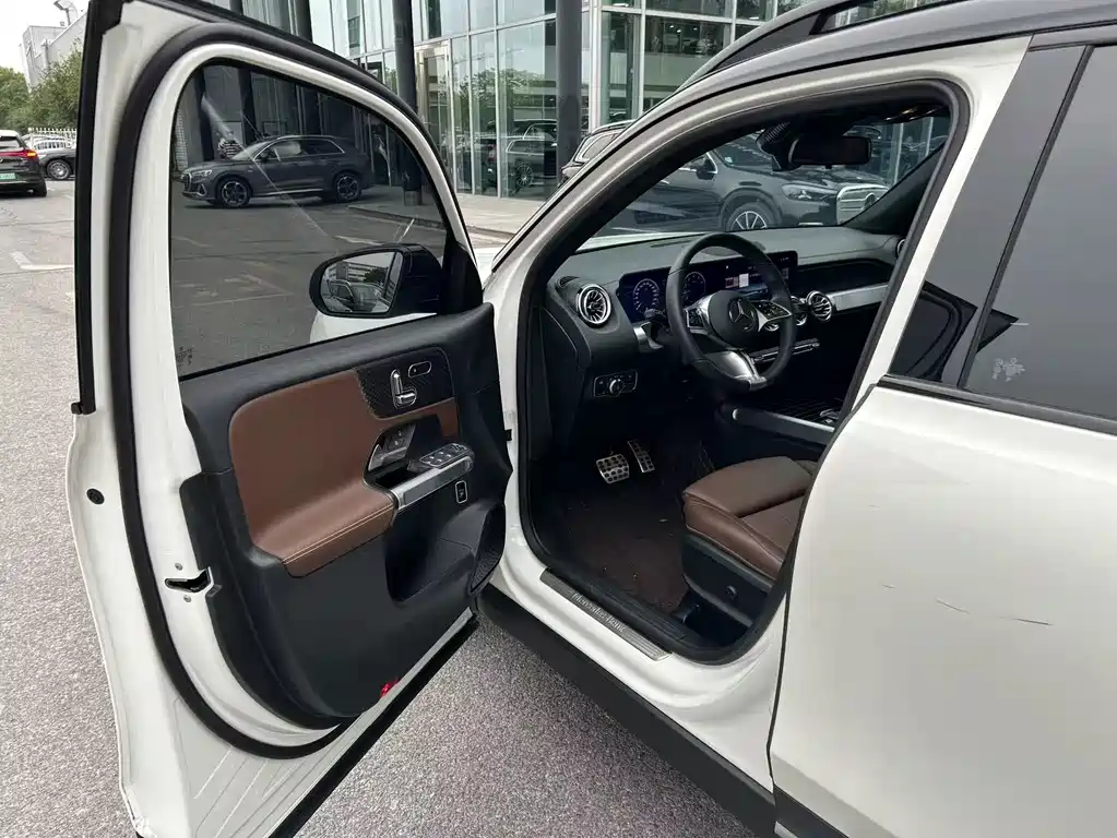 Mercedes-Benz GLB — миниатюра 11