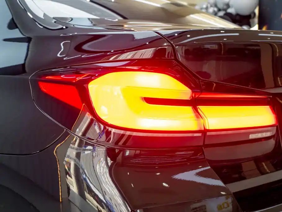 BMW 5 Series — миниатюра 9