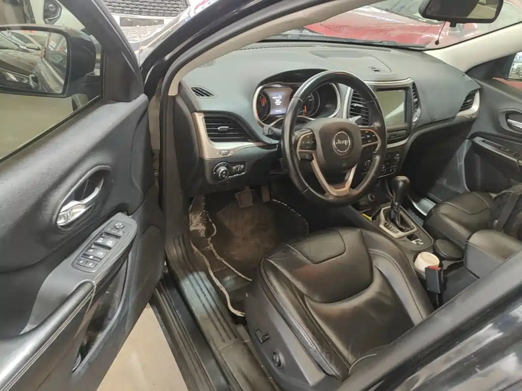 Jeep Cherokee — миниатюра 16