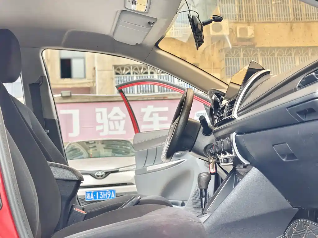 Toyota Yaris L — миниатюра 11