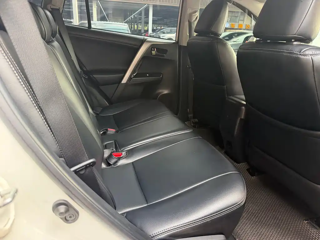 Toyota RAV4 — миниатюра 13