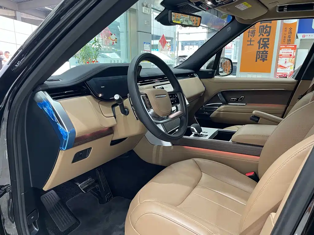 Land Rover Range Rover 2024 3.0 L6 400PS Long Wheelbase мест