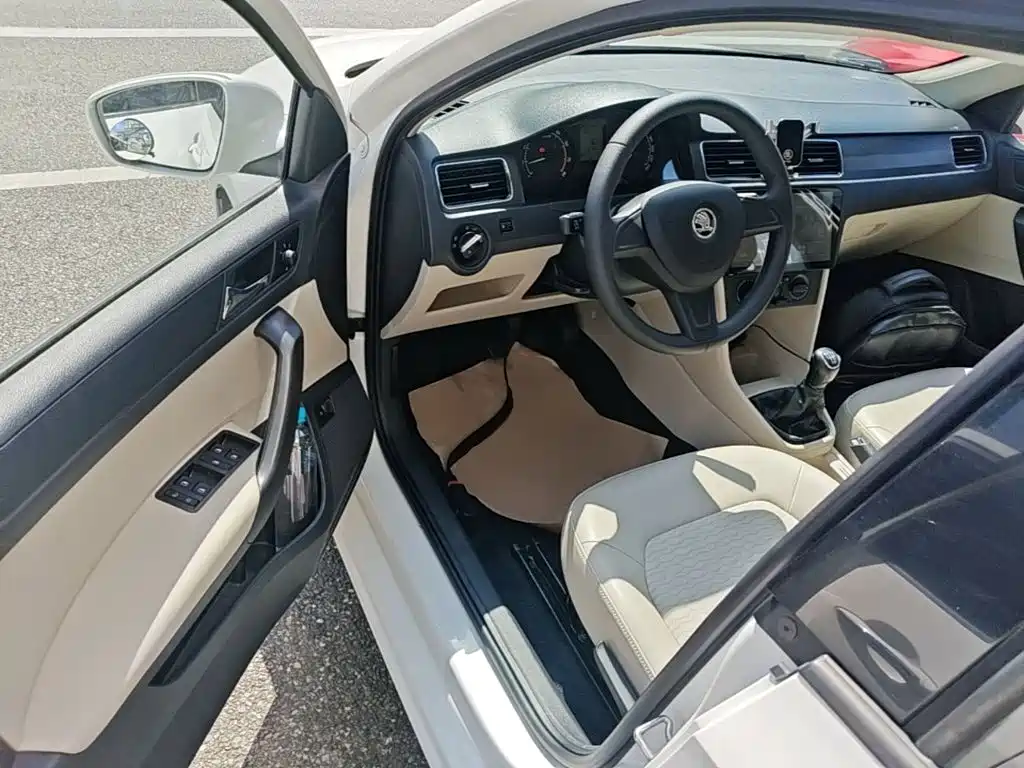 Skoda Rapid — миниатюра 16