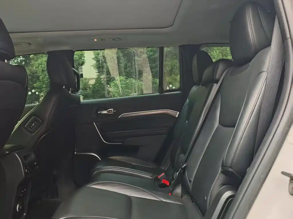 Jeep Grand Commander — миниатюра 7