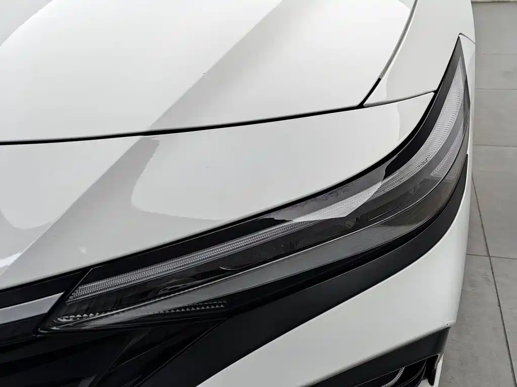 Hyundai Elantra — миниатюра 7