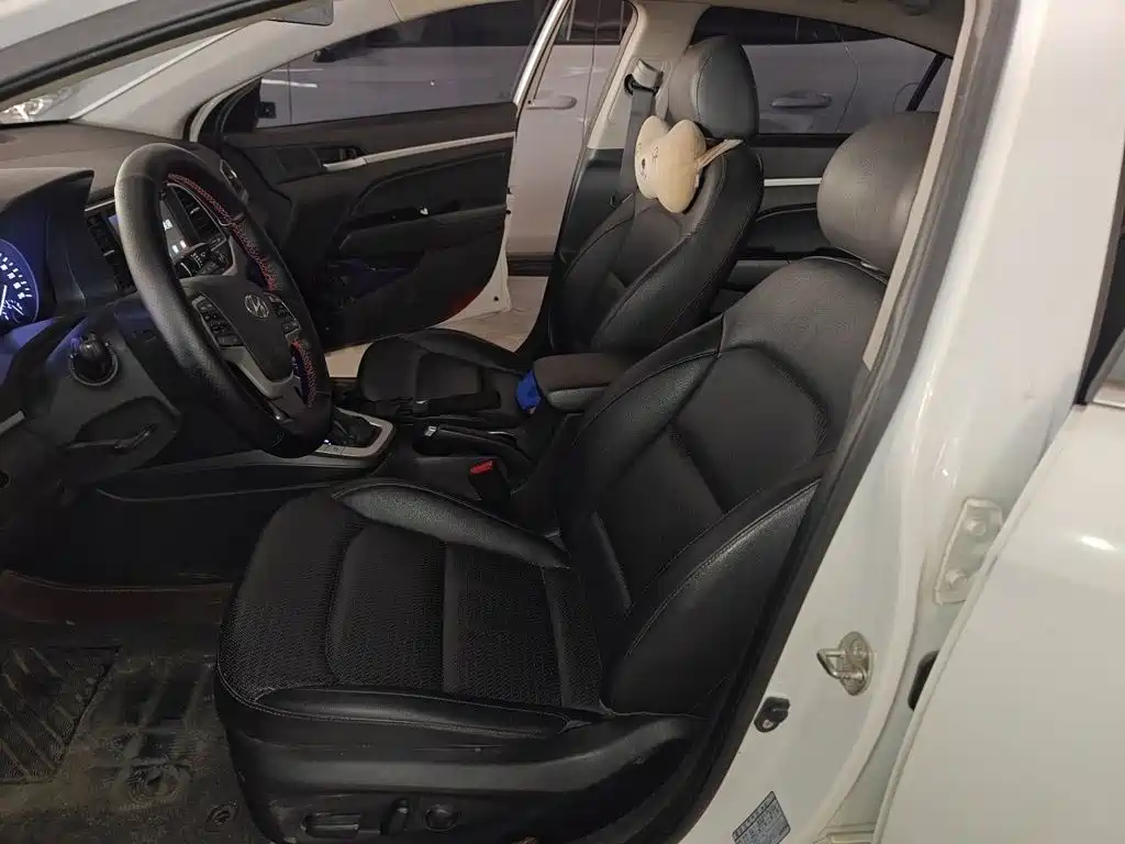 Hyundai Elantra — миниатюра 8