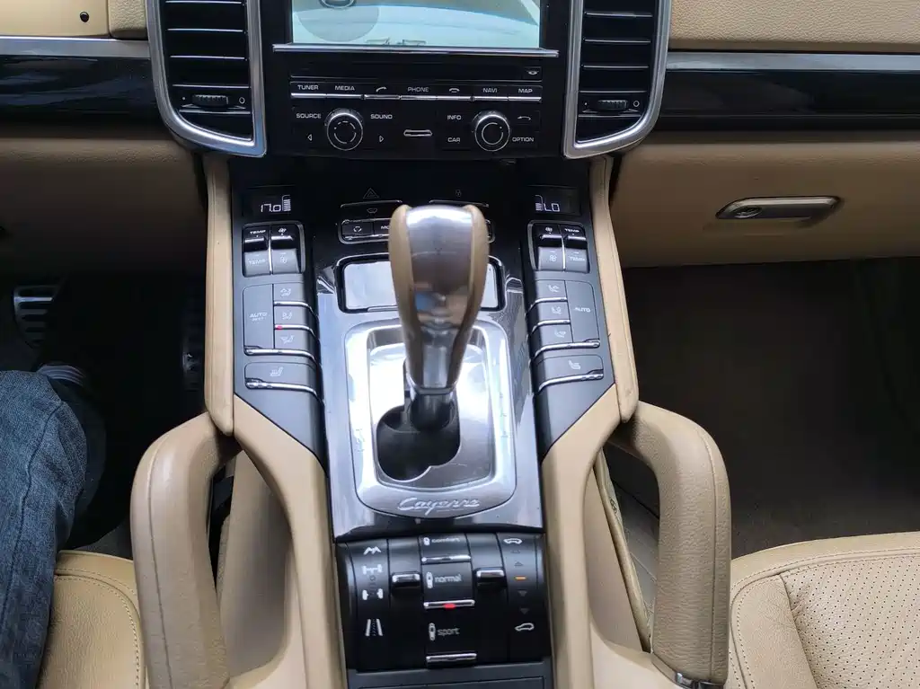 Porsche Cayenne — миниатюра 12