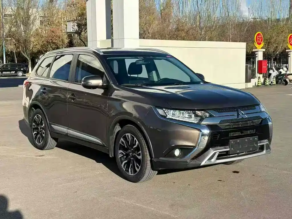 MITSUBISHI OUTLANDER