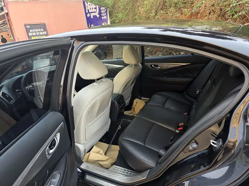 Infiniti Q50L 2015 2.0T Enjoy