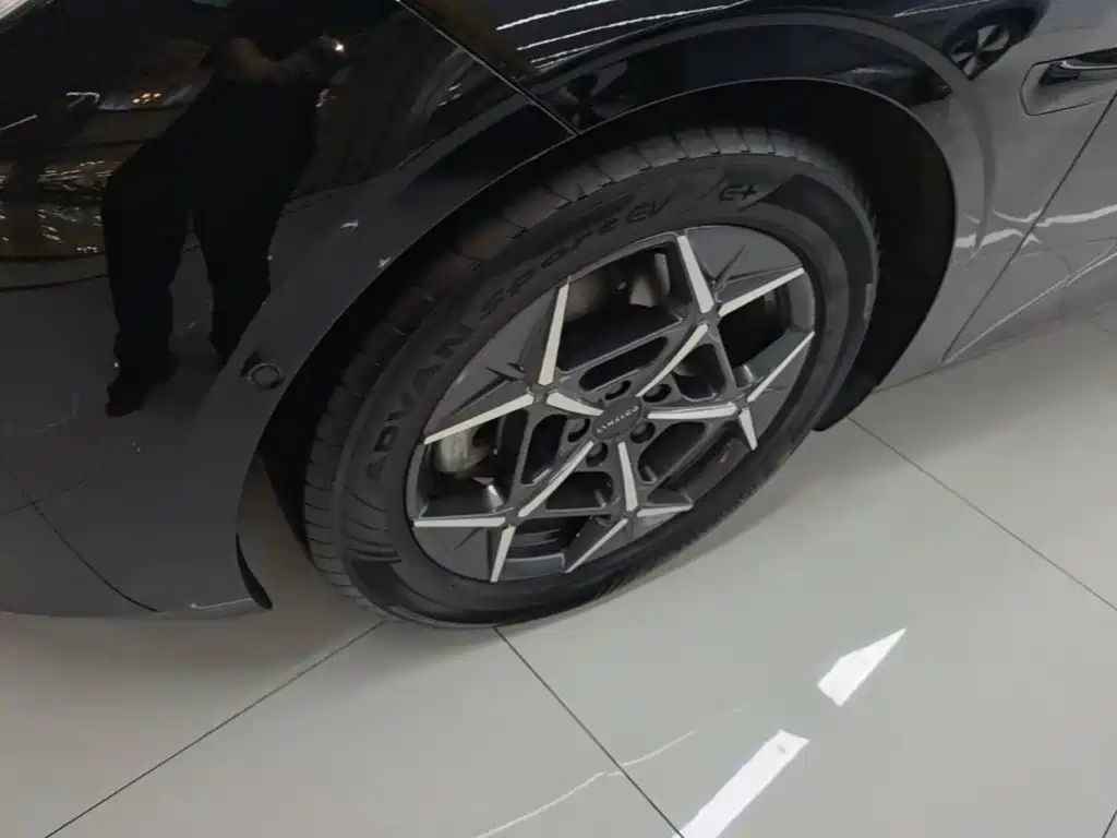 Lynk & Co 10 — миниатюра 23
