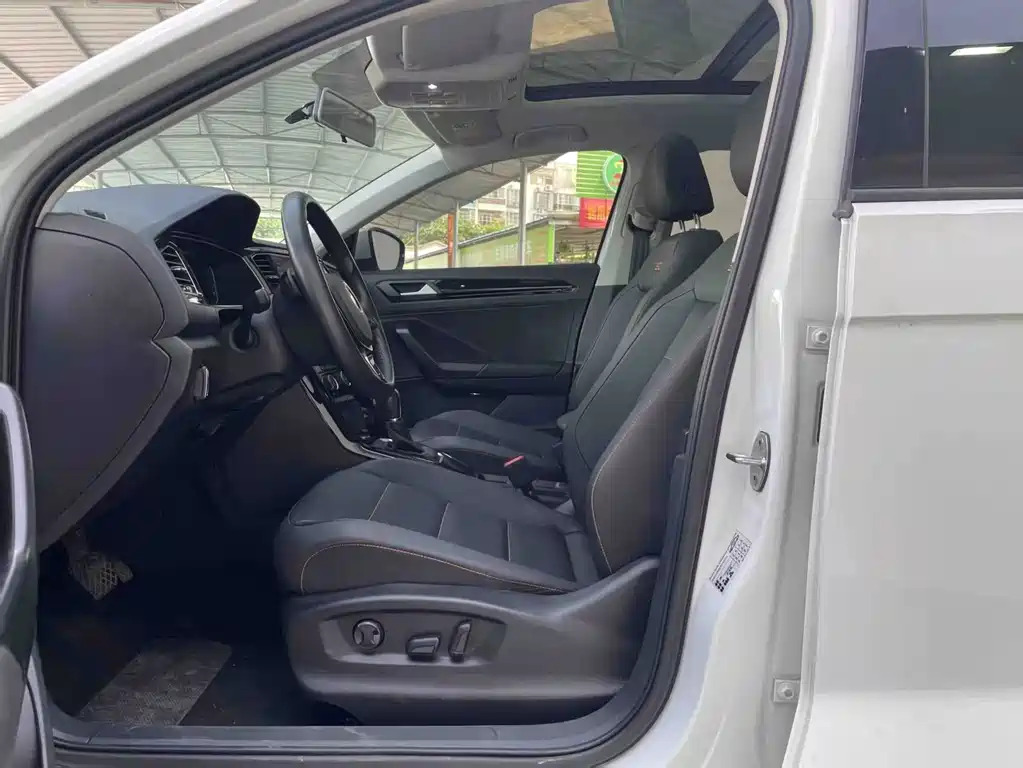 Volkswagen T-Roc — миниатюра 7