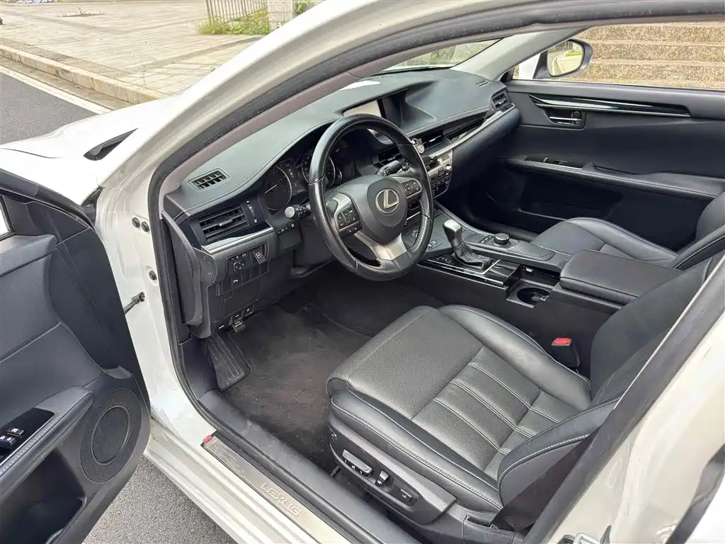 Lexus ES — миниатюра 5