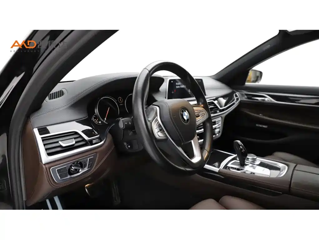 BMW 7 Series - фото 6
