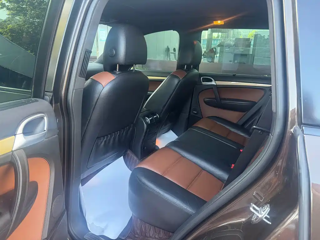 Porsche Cayenne — миниатюра 8