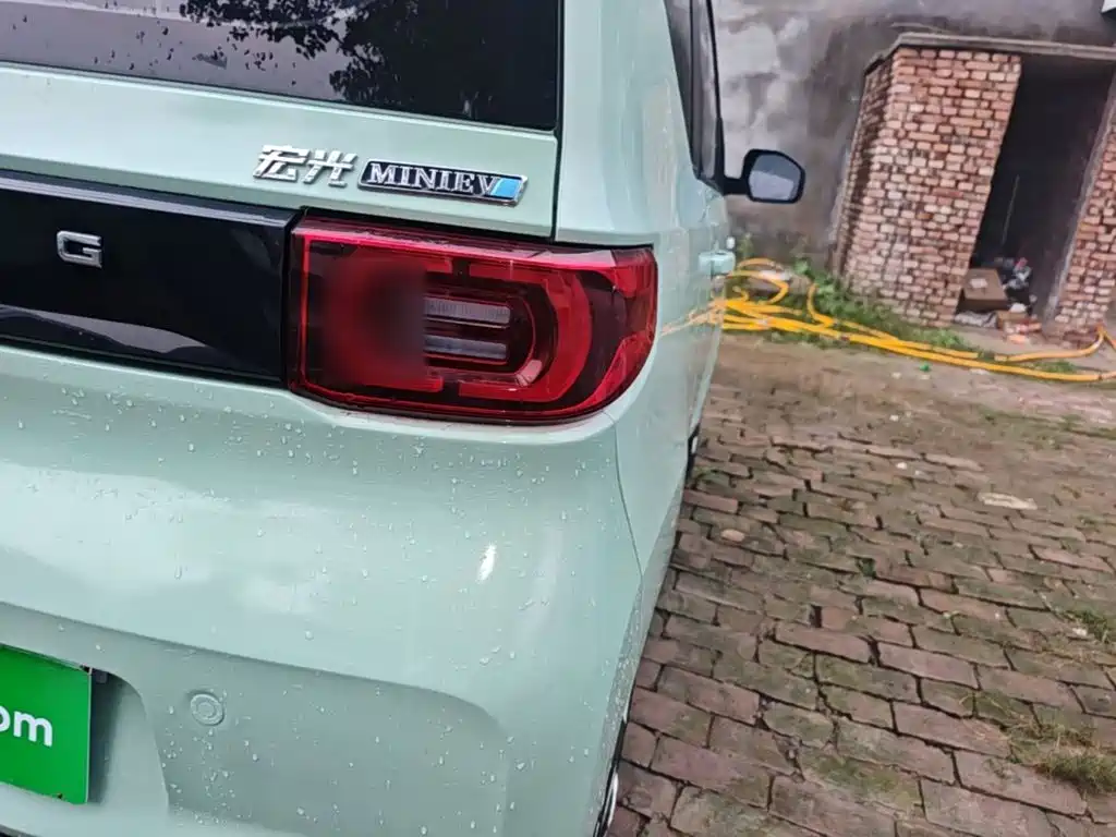 Wuling MINIEV — миниатюра 8