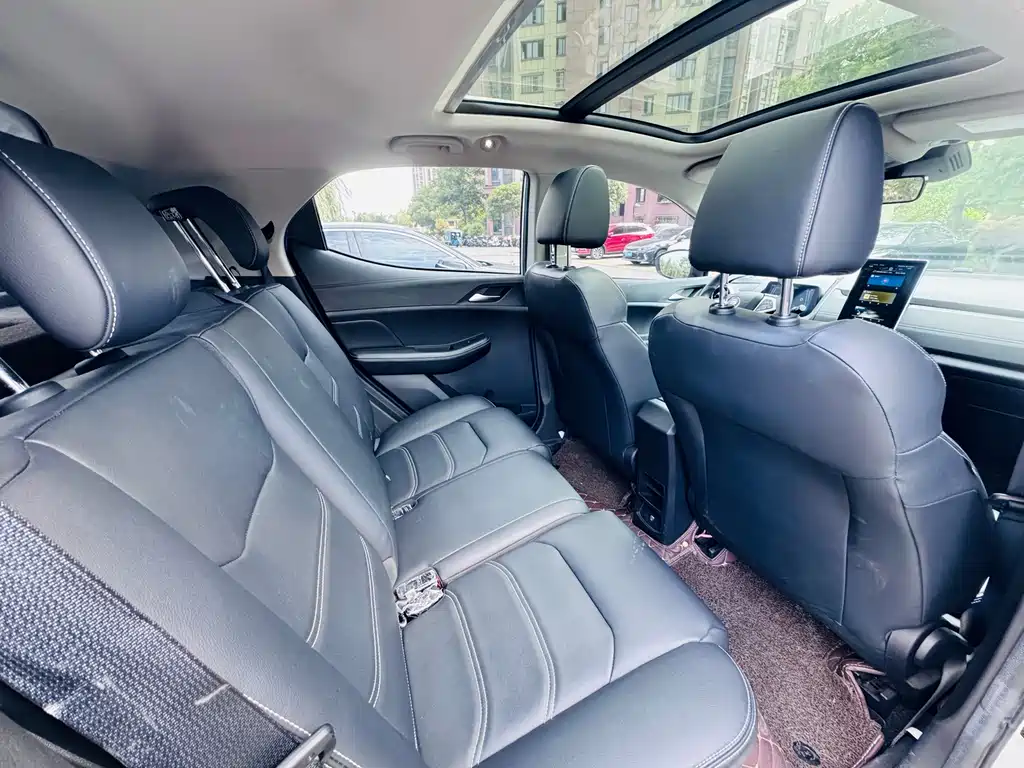 BYD Yuan EV — миниатюра 15