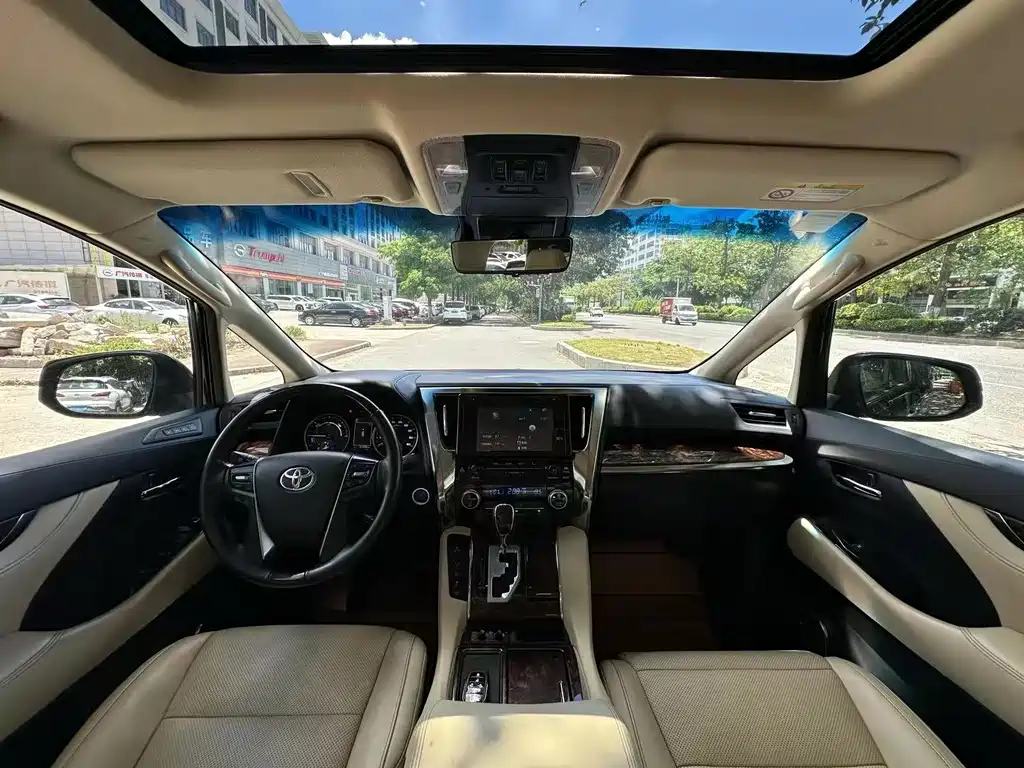 Toyota Alphard 2019 2.5L Luxury