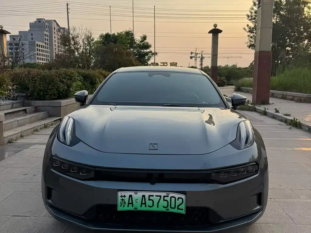 Zeekr 001 2024