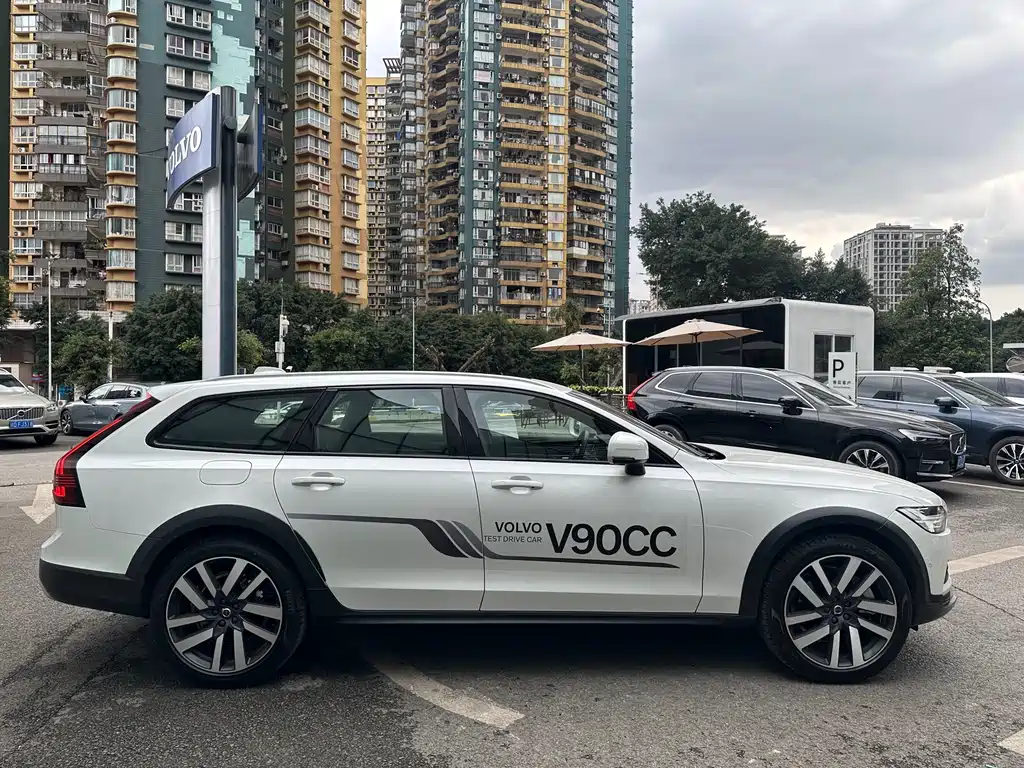 VOLVO V90
