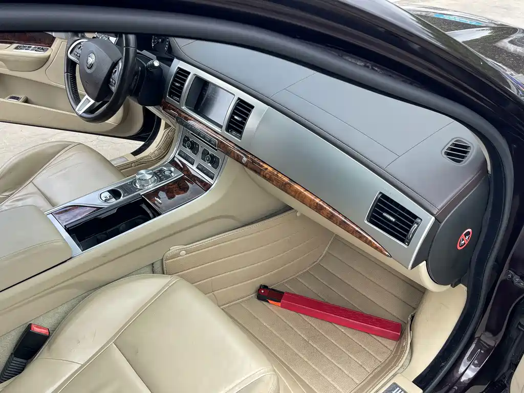 Jaguar XF — миниатюра 6