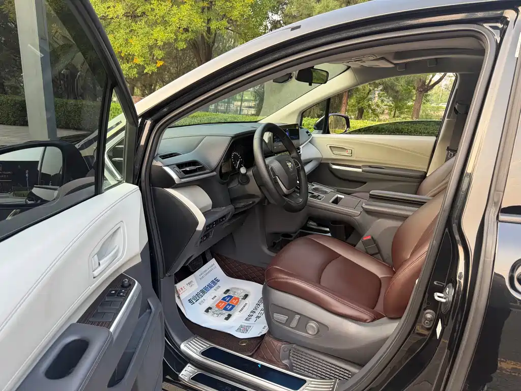 Toyota Granvia — миниатюра 6