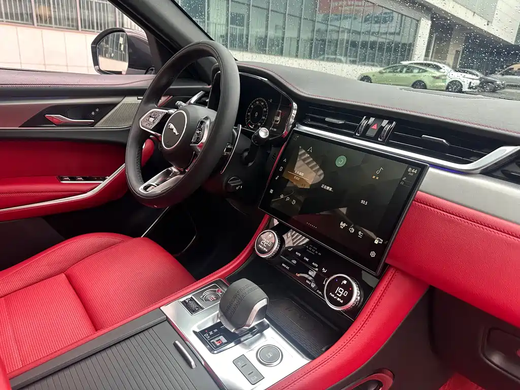 Jaguar F-PACE — миниатюра 18