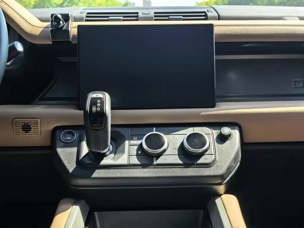 Land Rover Defender — миниатюра 27