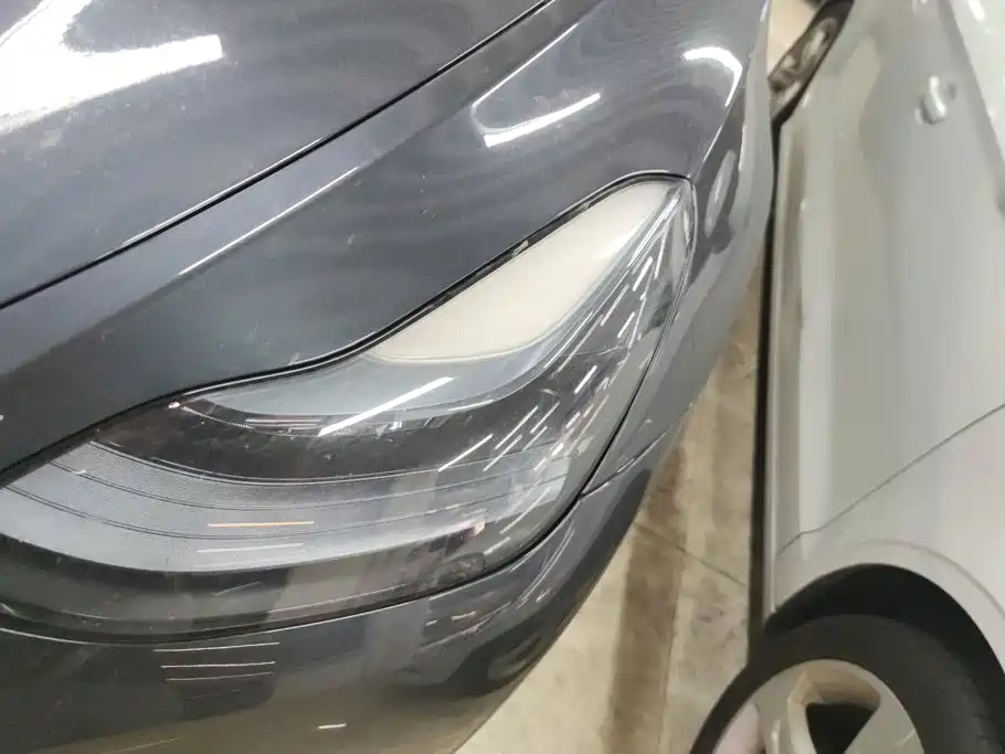 Tesla Model Y — миниатюра 5