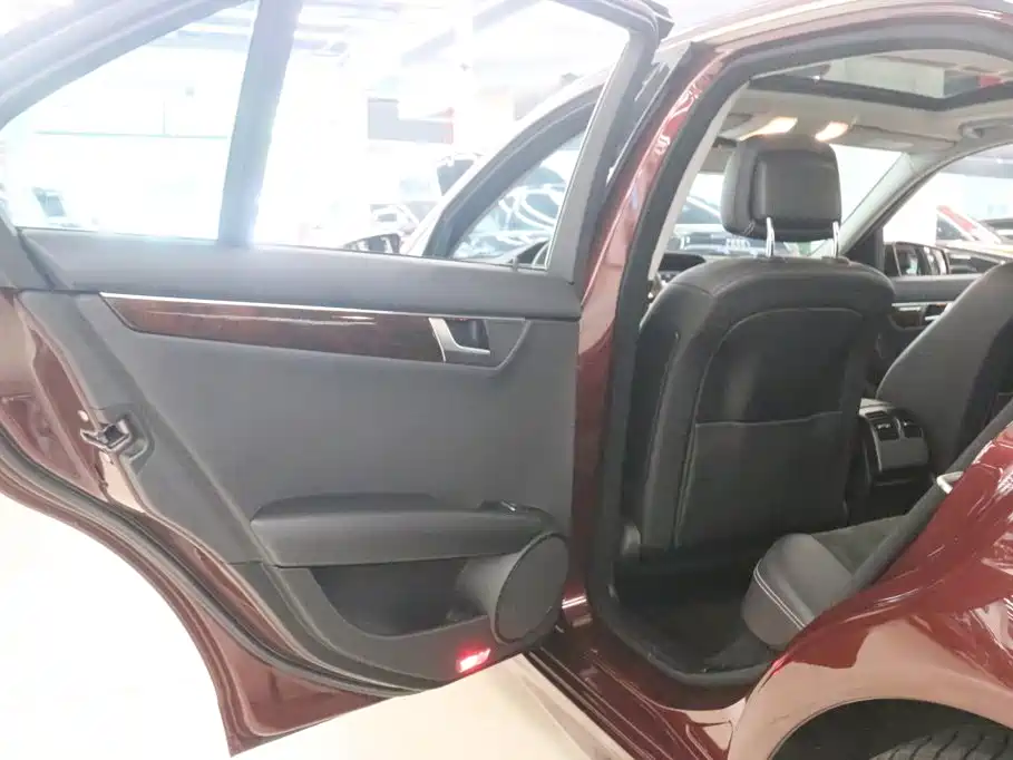 Mercedes-Benz C-Class — миниатюра 13