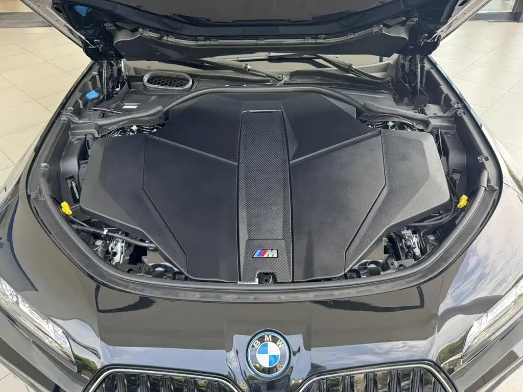 BMW i7 M70L 2023 M70L