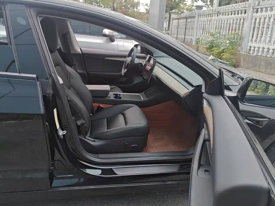 Tesla Model 3 — миниатюра 8