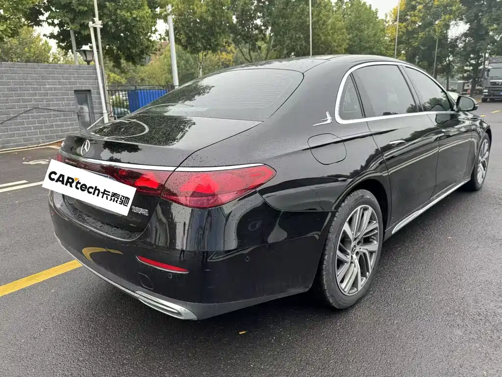 Mercedes-Benz E-Class — миниатюра 6