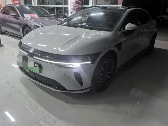 2025 Zeekr 007