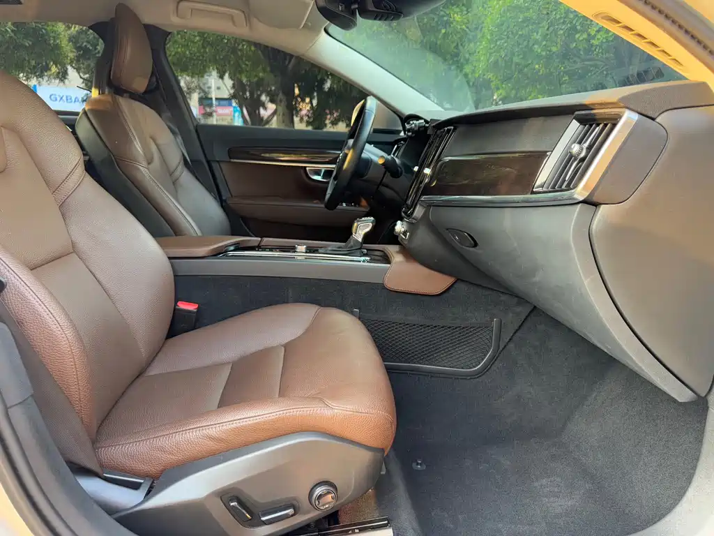 Volvo S90 — миниатюра 13