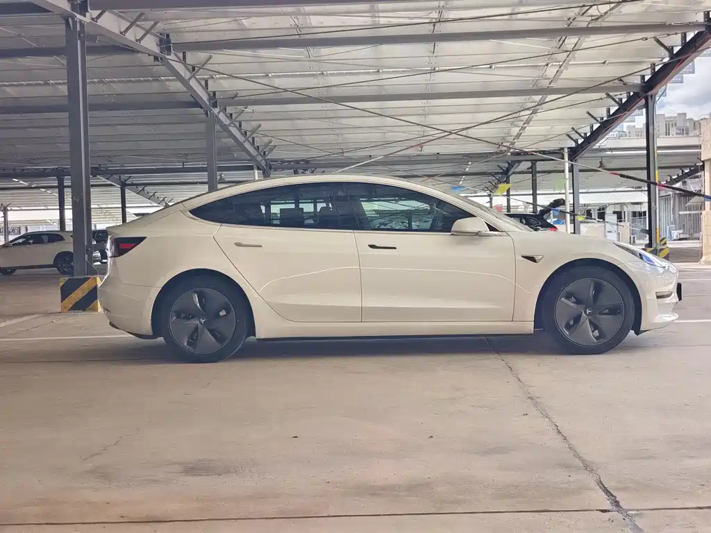Tesla Model 3 — миниатюра 5