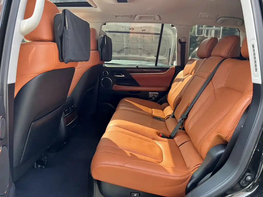 Lexus LX — миниатюра 4