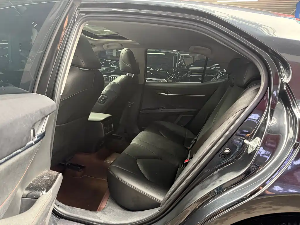 Toyota Camry — миниатюра 6