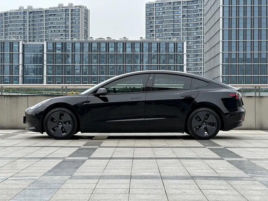 Tesla Model 3 — миниатюра 15