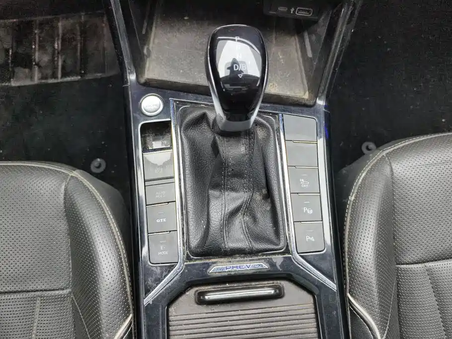 Volkswagen Passat PHEV — миниатюра 16