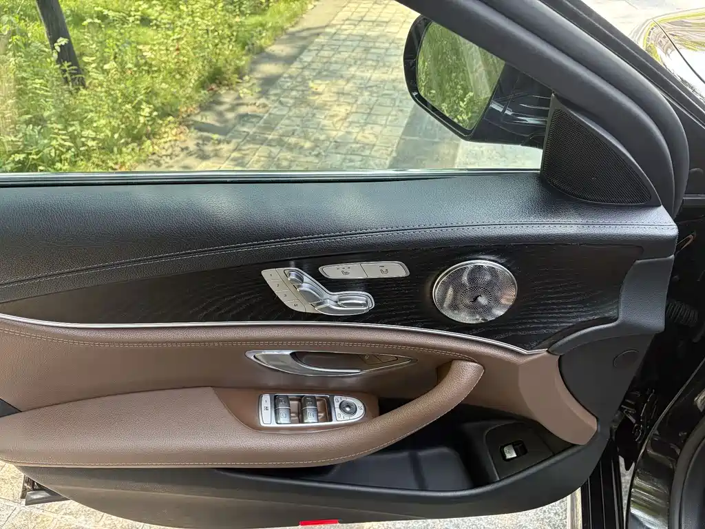 Mercedes-Benz E-Class — миниатюра 10