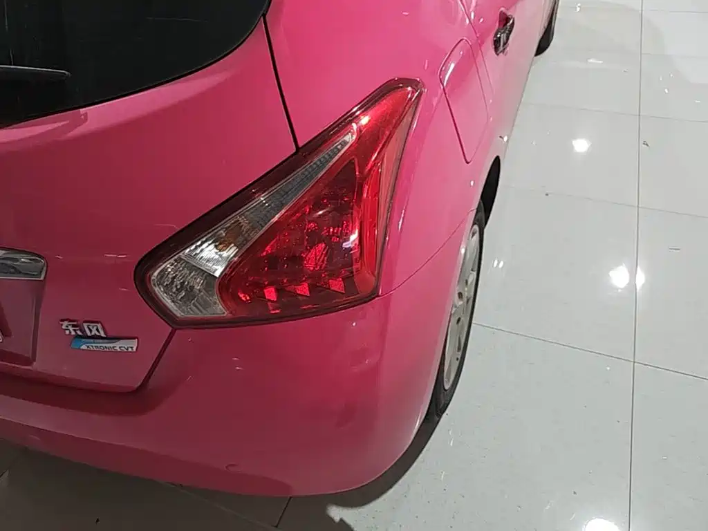 Nissan Tiida — миниатюра 8