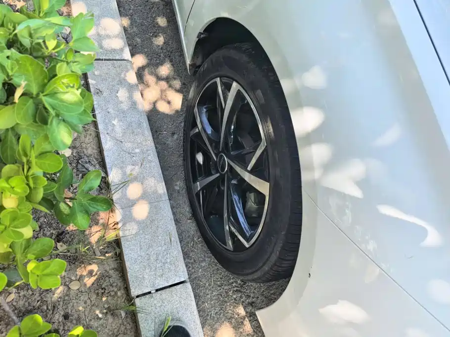 Roewe i5 — миниатюра 6