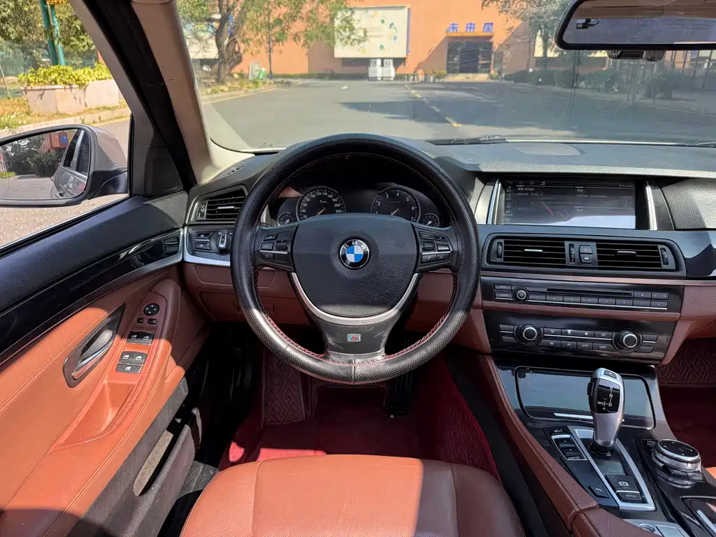 BMW 5 Series — миниатюра 13